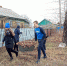 Добровольцы с. Амурзет ЕАО провели субботник на подворьях ветеранов педагогического труда - РИА Биробиджан