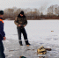 Хрупкий лёд водоёмов продолжает притягивать рыбаков и детей - МЧС России