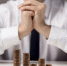 front-view-coins-front-businessman_1.jpg - GorodnaBire.Ru