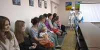 Сотрудники Росгвардии ЕАО поздравили с Новым годом детей, проходящих стационарное лечение в новогодние праздники. - РИА Биробиджан