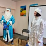 Новогоднее настроение пациентам детской больницы Биробиджана подарил Дед Мороз специального назначения