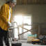 tiler-working-renovation-apartment_2.jpg - GorodnaBire.Ru