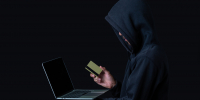 hacker-with-laptop-golden-credit-card_2_2_1.jpg - GorodnaBire.Ru