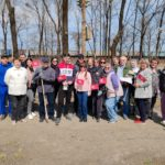 Собирают мусор и сгребают листву: биробиджанцы активно выходят на субботники