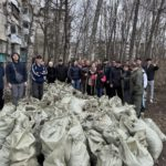 Собирают мусор и сгребают листву: биробиджанцы активно выходят на субботники