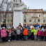 Дошколята детского сада № 16 привели в порядок сквер им. Бумагина - Администрация г. Биробиджан