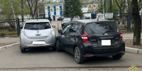 Сдавая назад, врезался в иномарку водитель легковушки в Биробиджане  - ИА Eaomedia.Ru