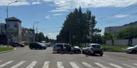 Две легковушки не поделили перекресток в центре Биробиджана  - ИА Eaomedia.Ru