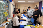 Голосовать на выборах губернатора жители ЕАО приходят семьями