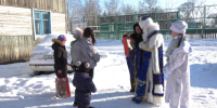 В ЕАО полицейский Дед Мороз поздравил с Новым годом детей из семей, оказавшихся в трудной жизненной ситуации - РИА Биробиджан