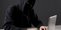 male-hacker-with-laptop_5_1.jpg - GorodnaBire.Ru