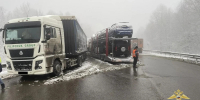 Три грузовика протаранил автовоз на скользкой дороге в Облученском районе ЕАО - РИА Биробиджан