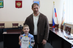 В Городской Думе Биробиджана наградили победителей конкурса детского рисунка «Подвиг солдата»