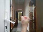 Разбила окна и сломала мебель в доме знакомой девушка в Облученском районе ЕАО